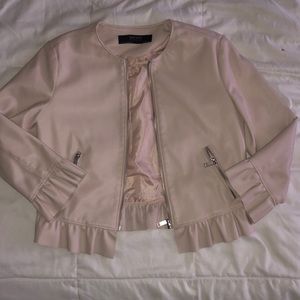 A women bomber jacket
